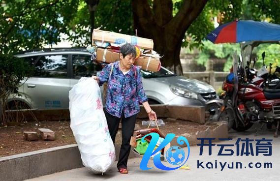 开云体育(中国)官方网站那种集体神志的小狂欢-开云kaiyu